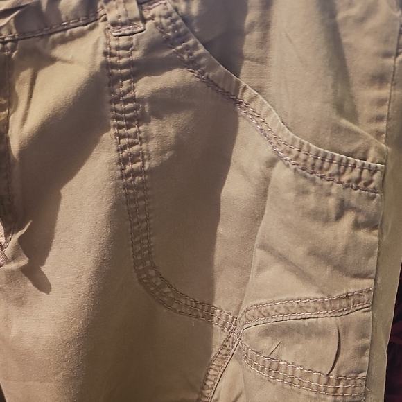 UNIONBAY Women's Khaki Tan Cargo Capri Pants Size 13 - Picture 4 of 10